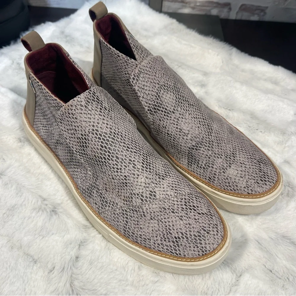 Toms Gray Snake Print high top size 10